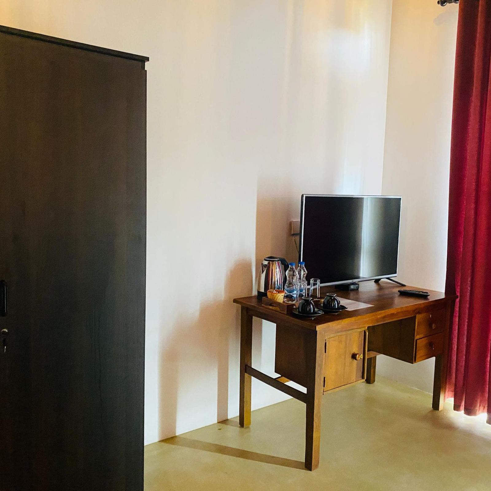 Shima Guni Beach Club Hotel Matara Room photo