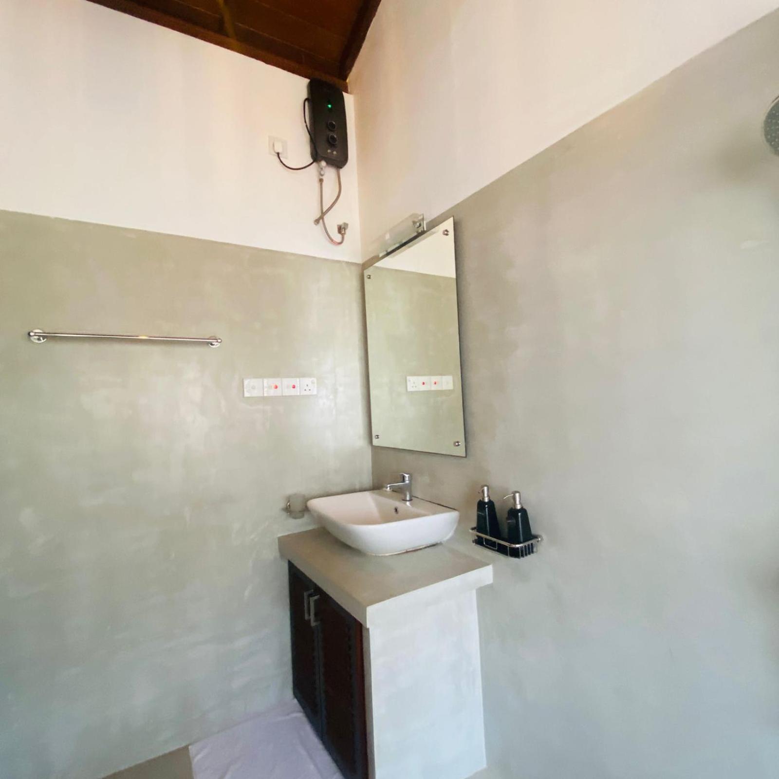 Shima Guni Beach Club Hotel Matara Room photo